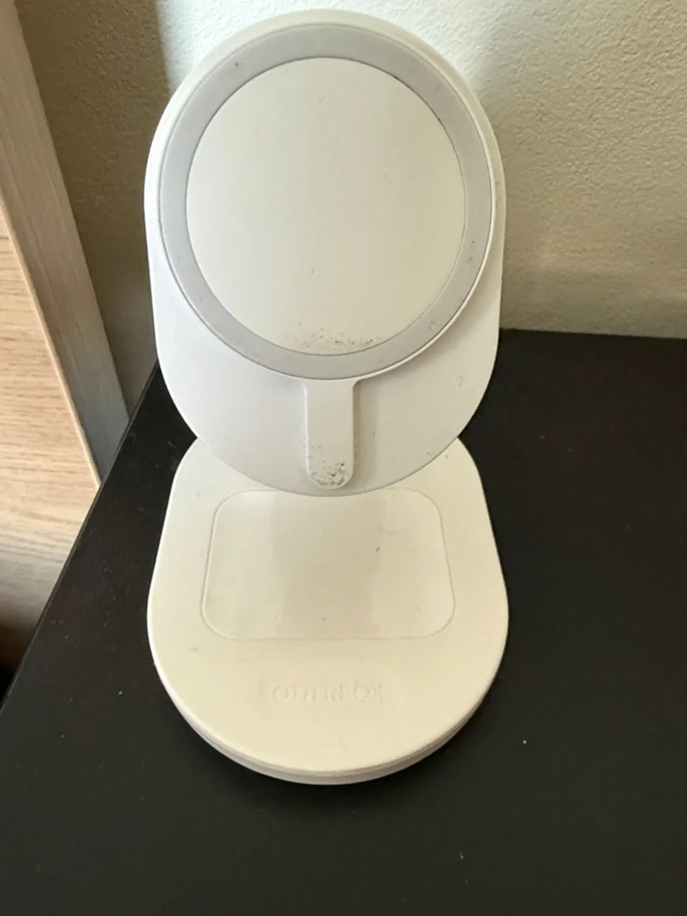 Otterbox Multi-Device Charging Stand IPhone, AirPods, Watch w/ Lightning Cable